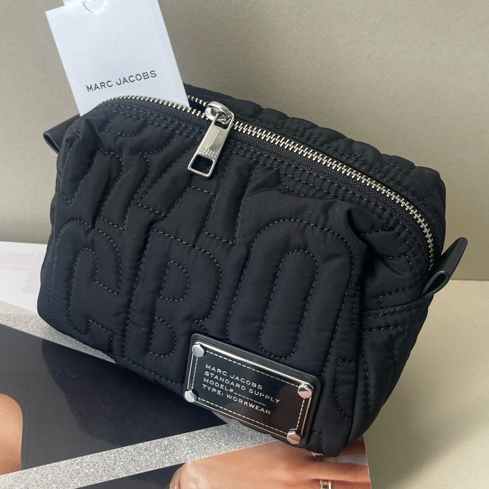 (new+card) Marc Jacobs cosmetic travel pouch /case quilted size 8 inch black